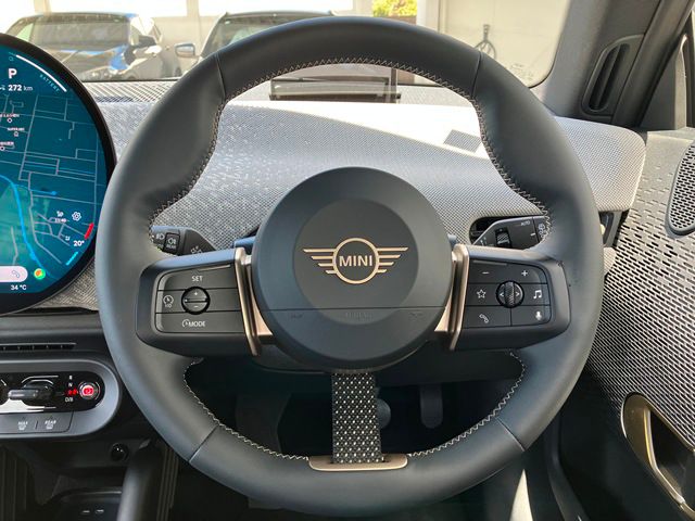 J01 MINI Cooper SE