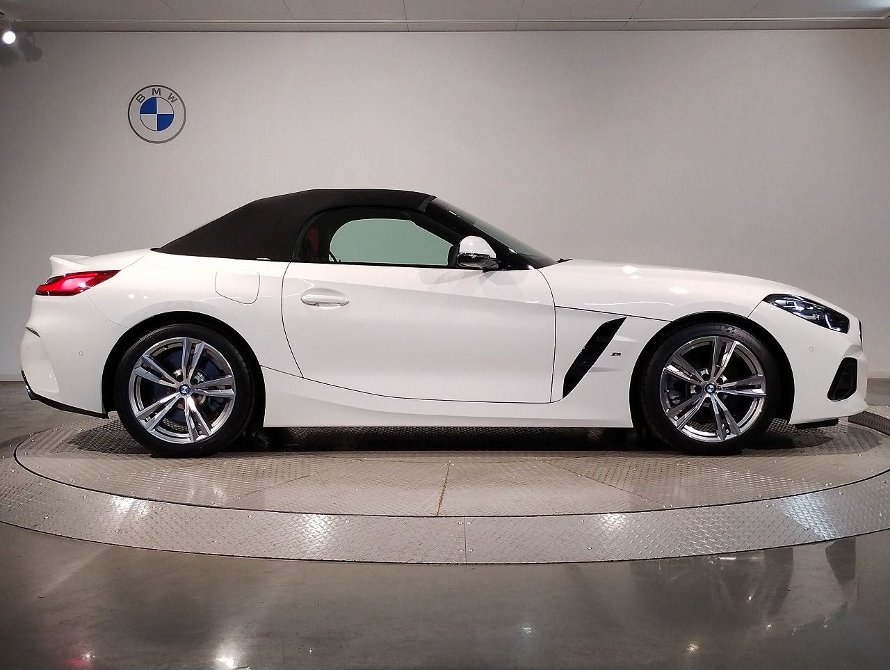 G29 z4 sDrive20i RHD