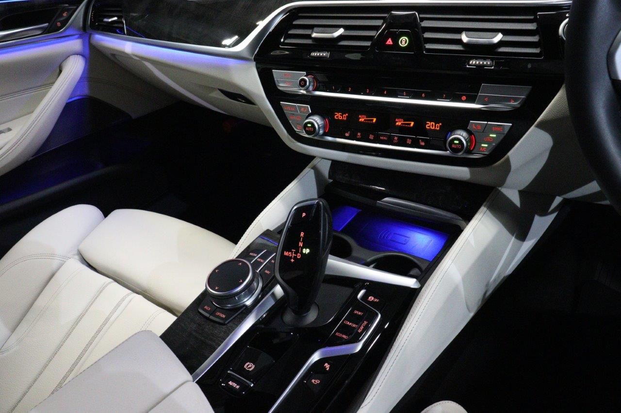 520d xDrive Sedan RHD