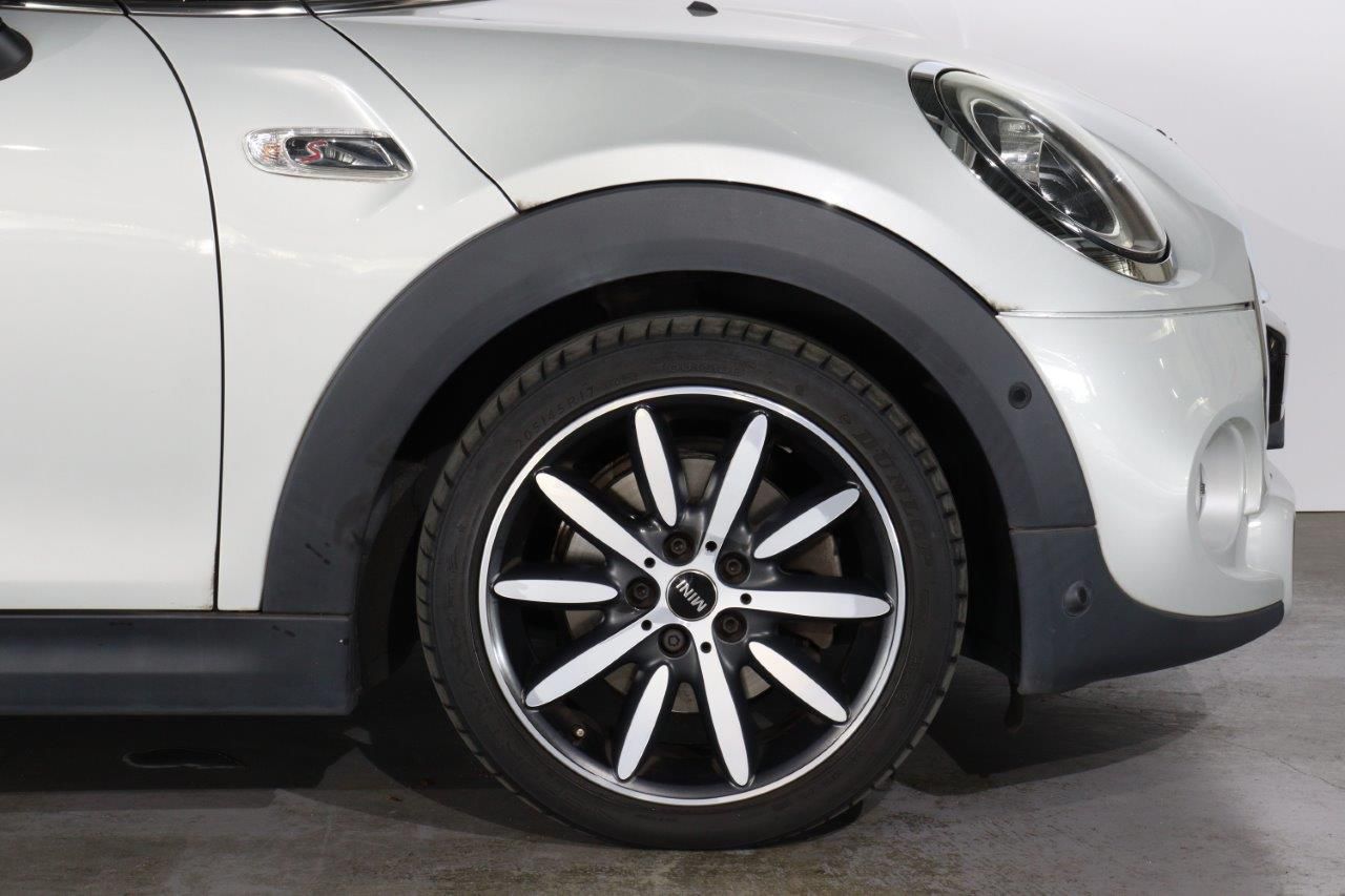 F56 COOPER S D(AT)
