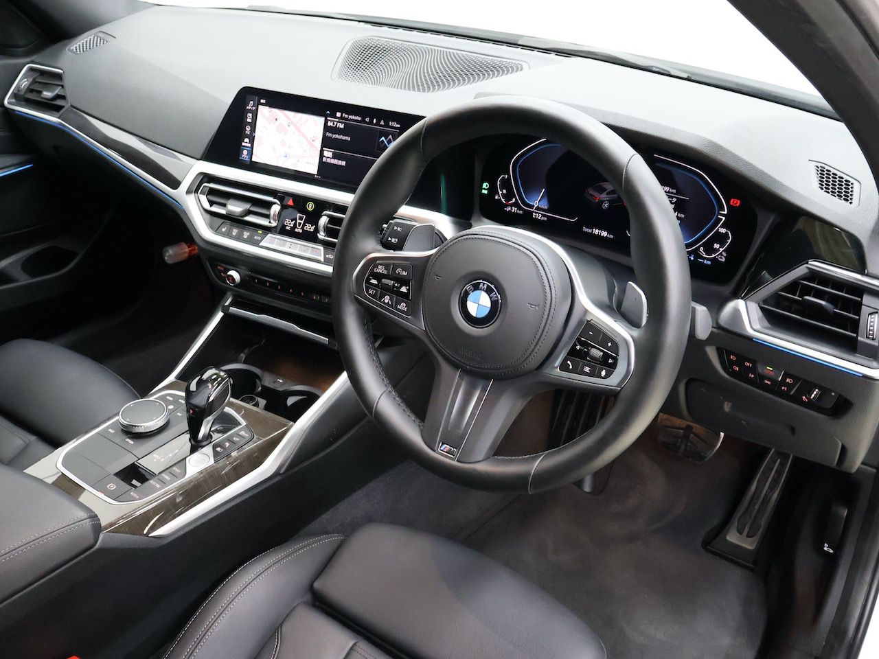 G20 330e Saloon RHD
