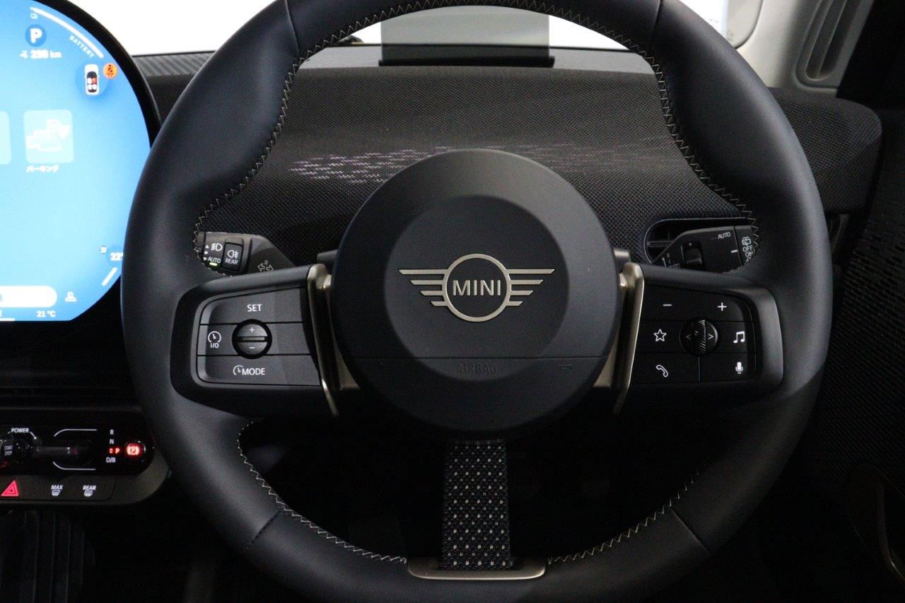 J01 MINI Cooper E