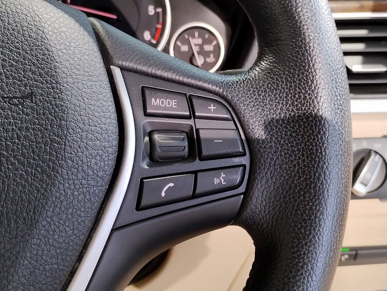 320D SEDAN RHD