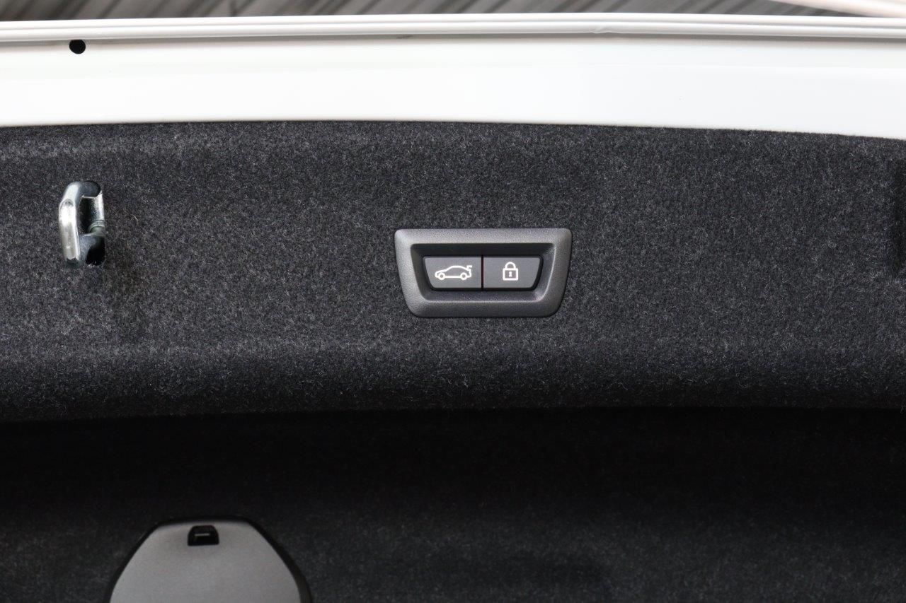 320d xDrive Berline RHD
