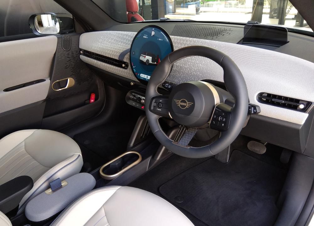 J01 MINI Cooper SE