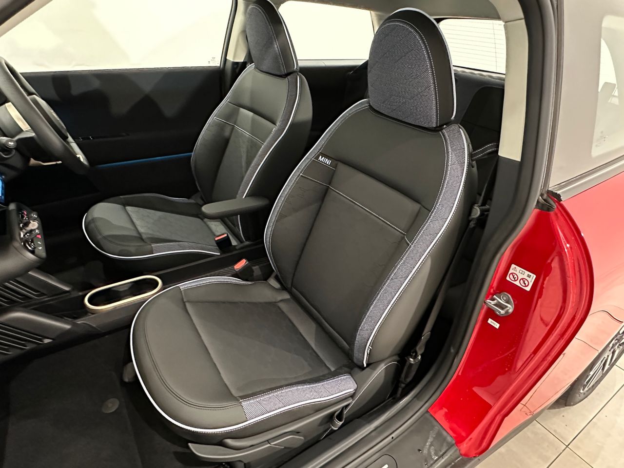 J01 MINI Cooper E