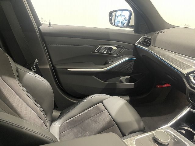 318i Touring RHD