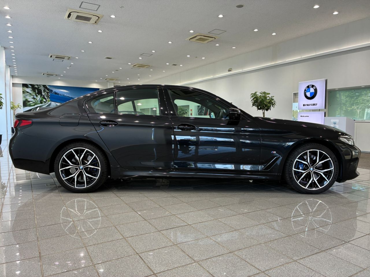 530e Sedan RHD