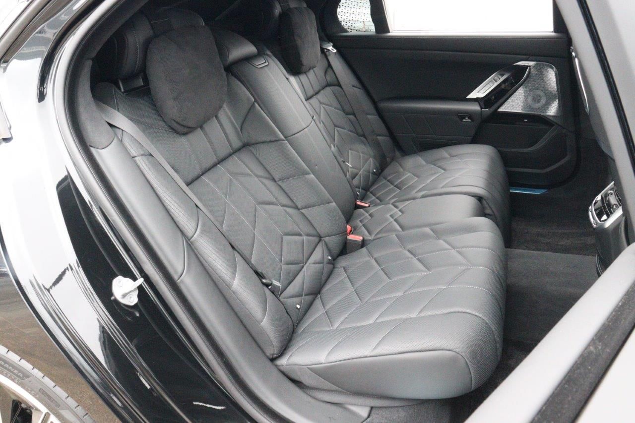 BMW i7 M70 xDrive Sedan RHD