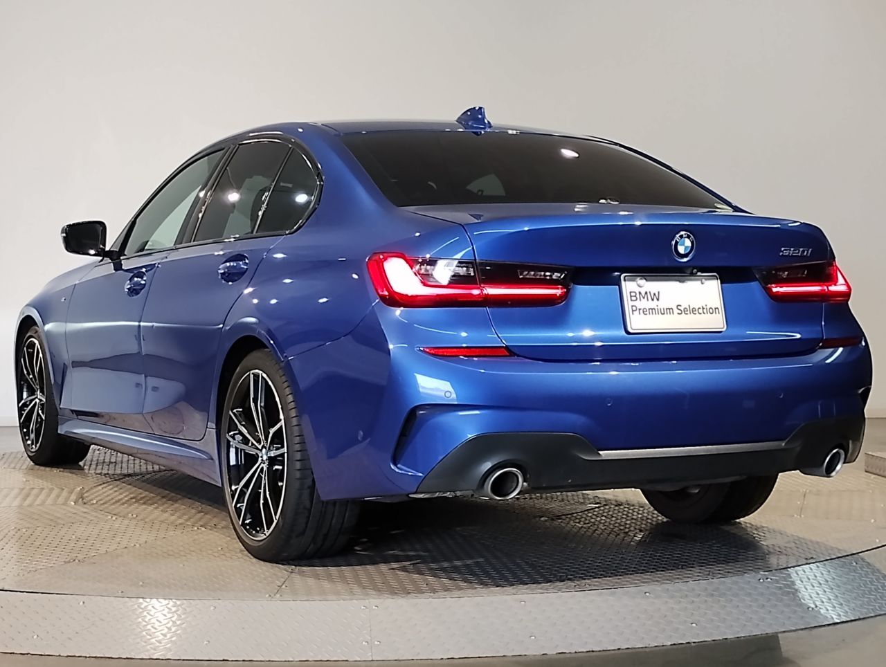320i Sedan RHD