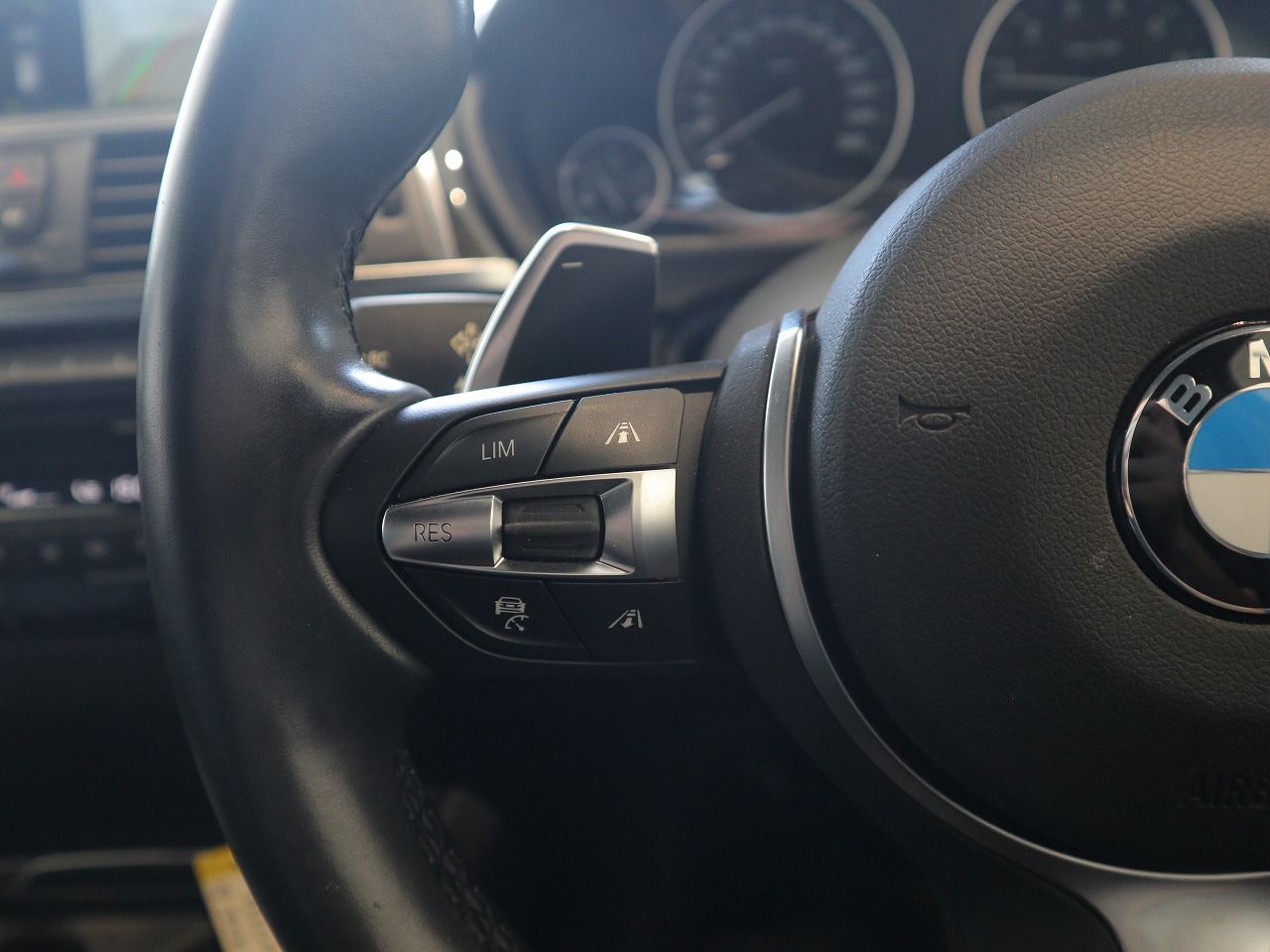 320I XDRIVE TOURING RHD