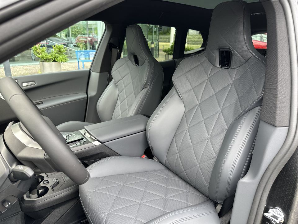 BMW iX