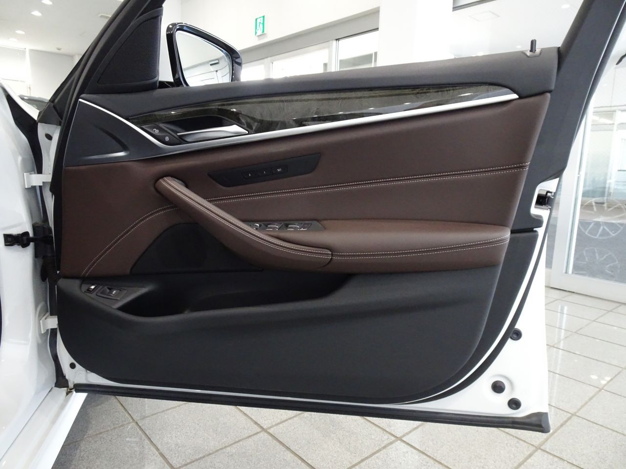 530e Sedan RHD