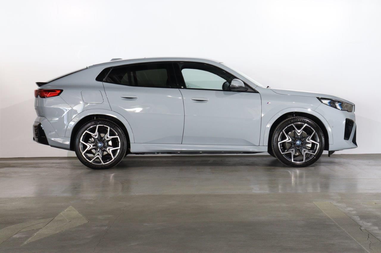 iX2 xDrive30 MSP