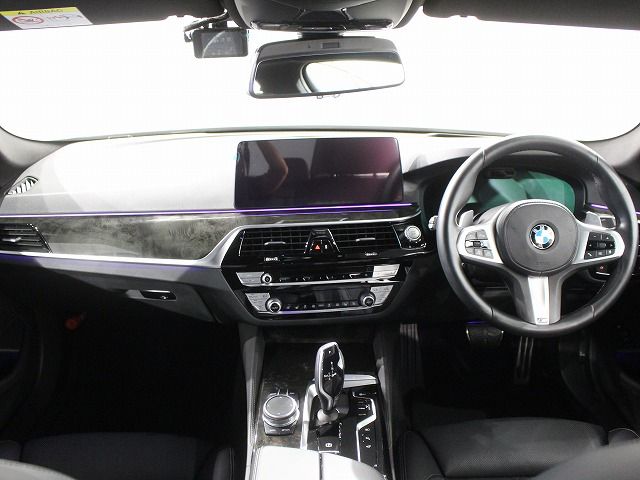 530e Sedan RHD