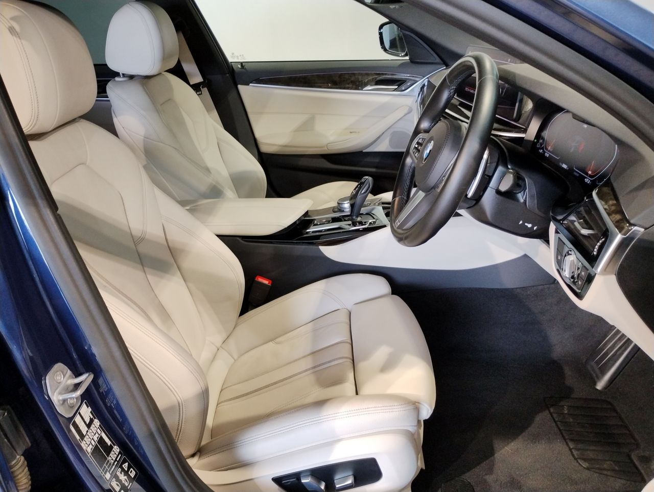 520d xDrive Sedan RHD
