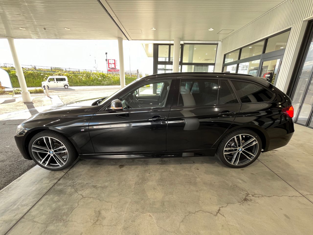 320I XDRIVE TOURING RHD