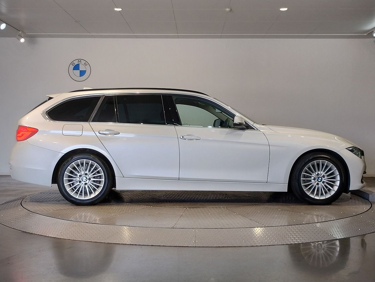 318I TOURING RHD