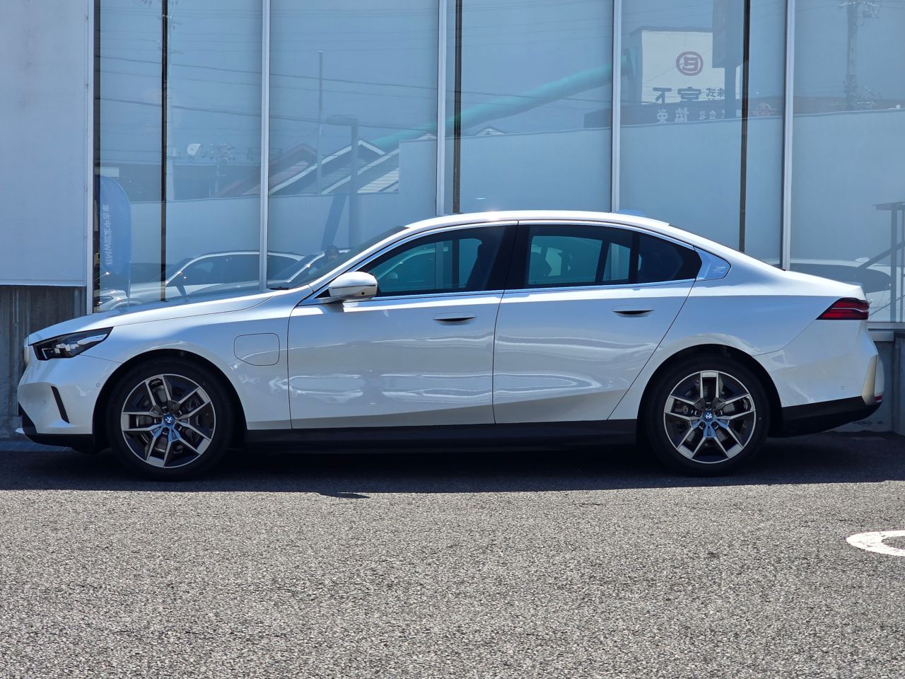 BMW i5 eDrive40 Sedan RHD
