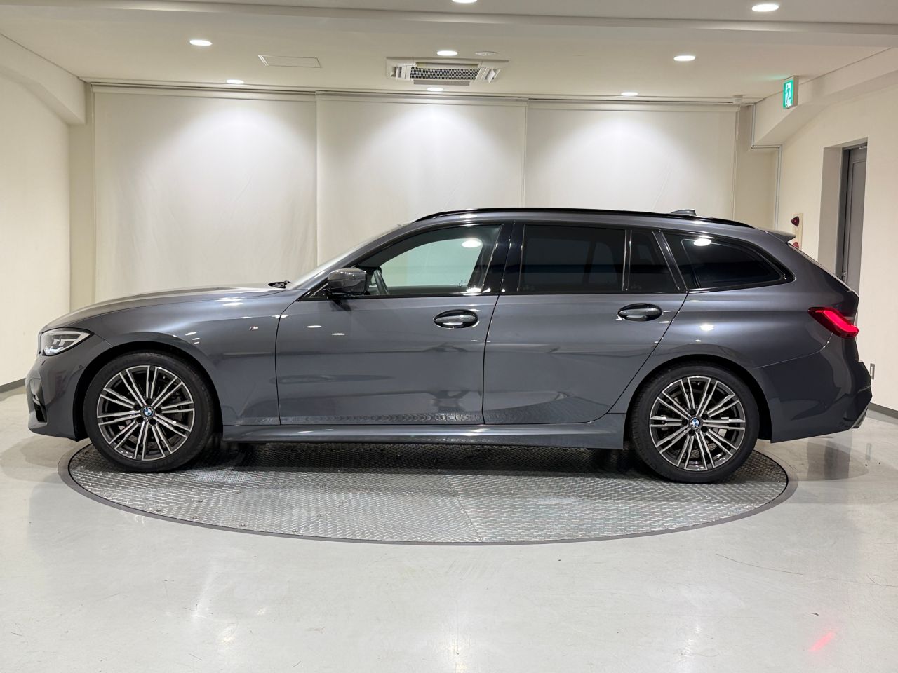 G21 320i RHD