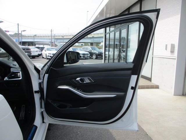 330i Berline RHD