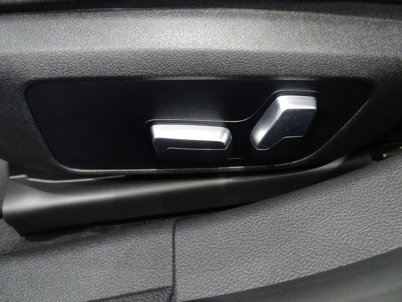 320d xDrive Berline RHD