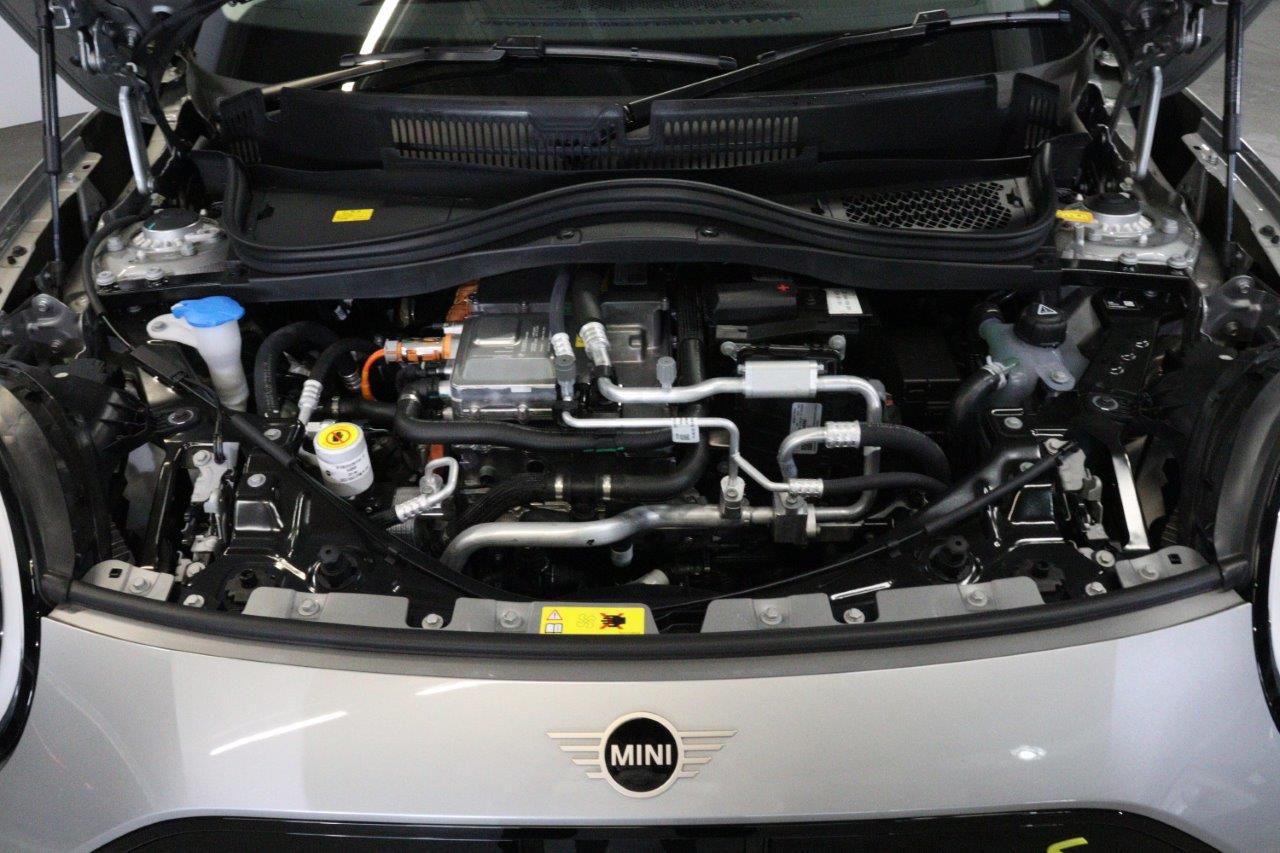 J01 MINI Cooper SE