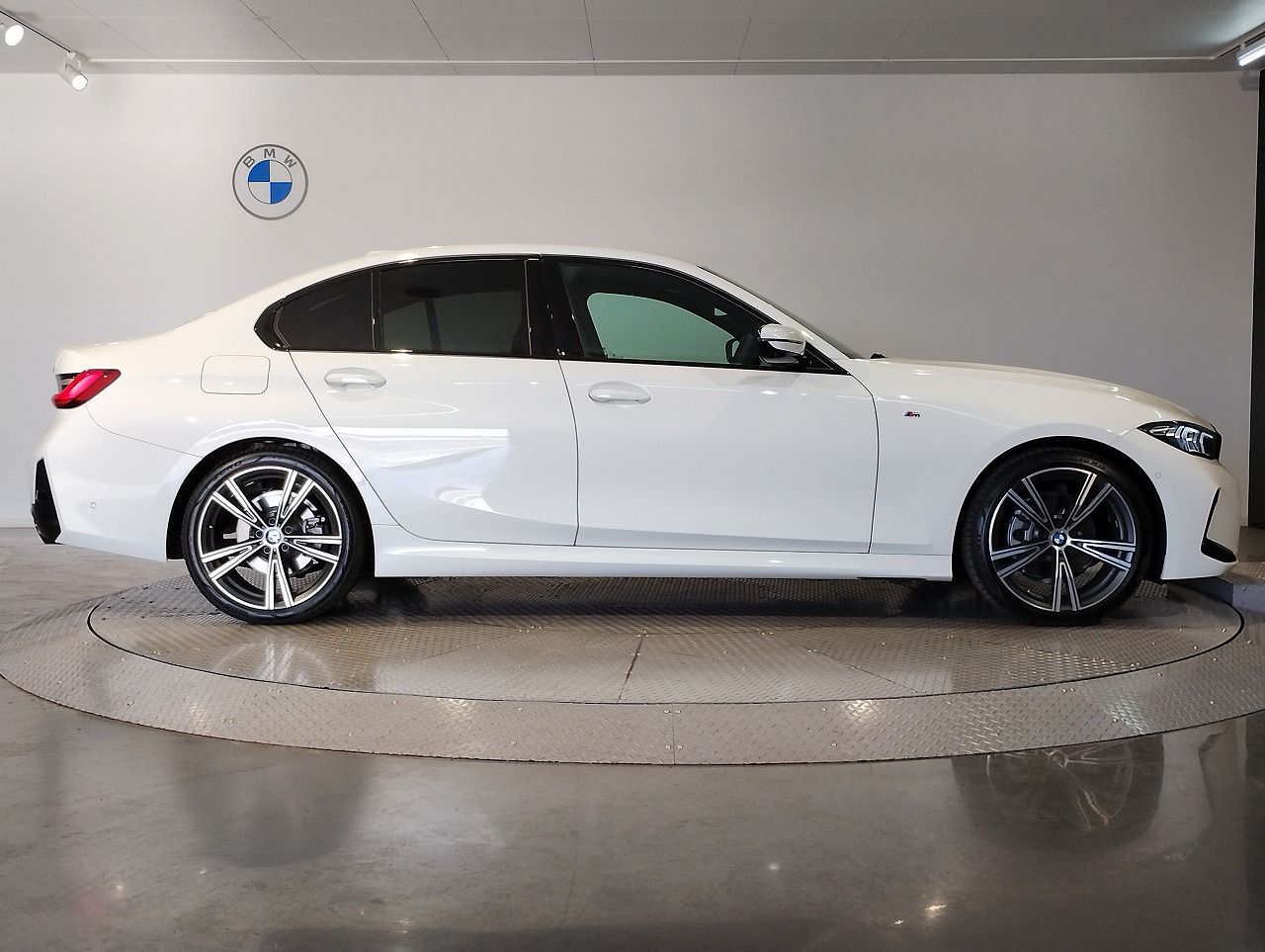 320d xDrive Berline RHD