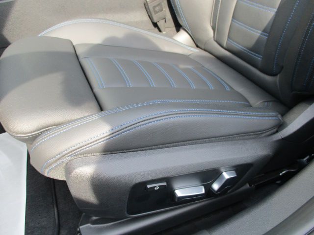 320i Sedan RHD