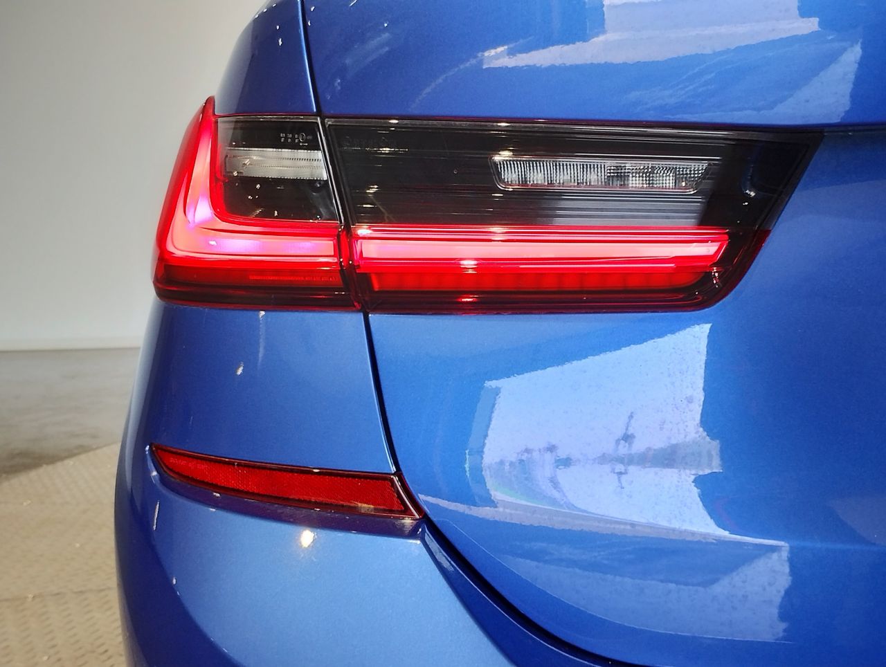 G21 320i RHD