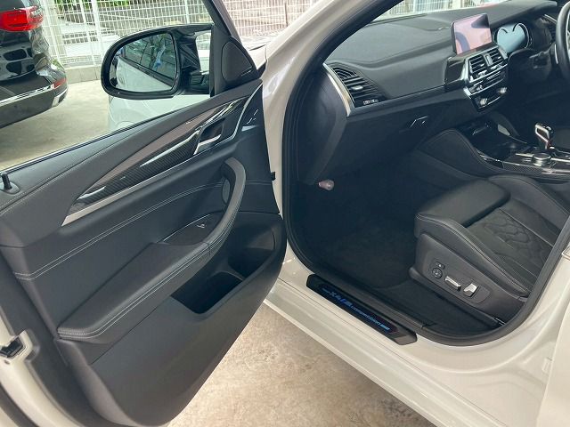 X4 M RHD