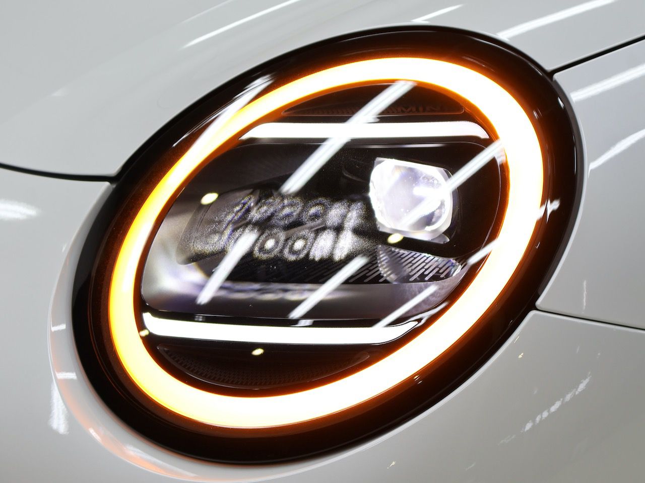 J01 MINI Cooper E