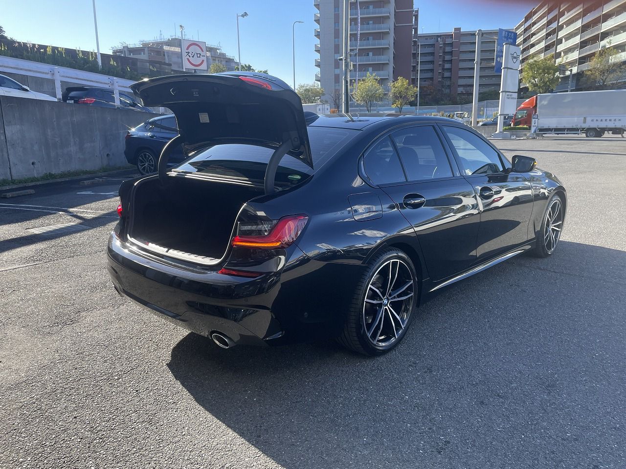 G20 320d xDrive RHD Saloon