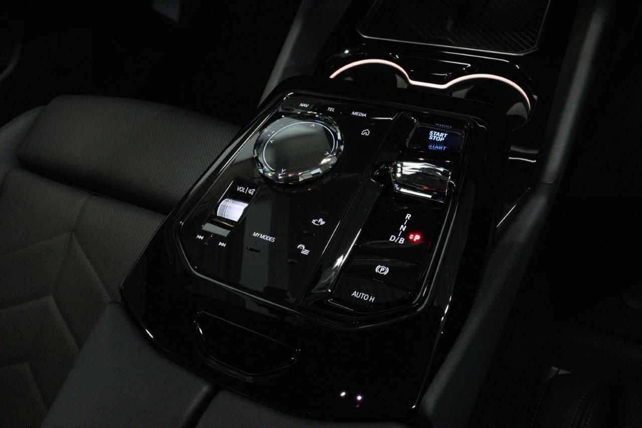 BMW i5 eDrive40 Sedan RHD