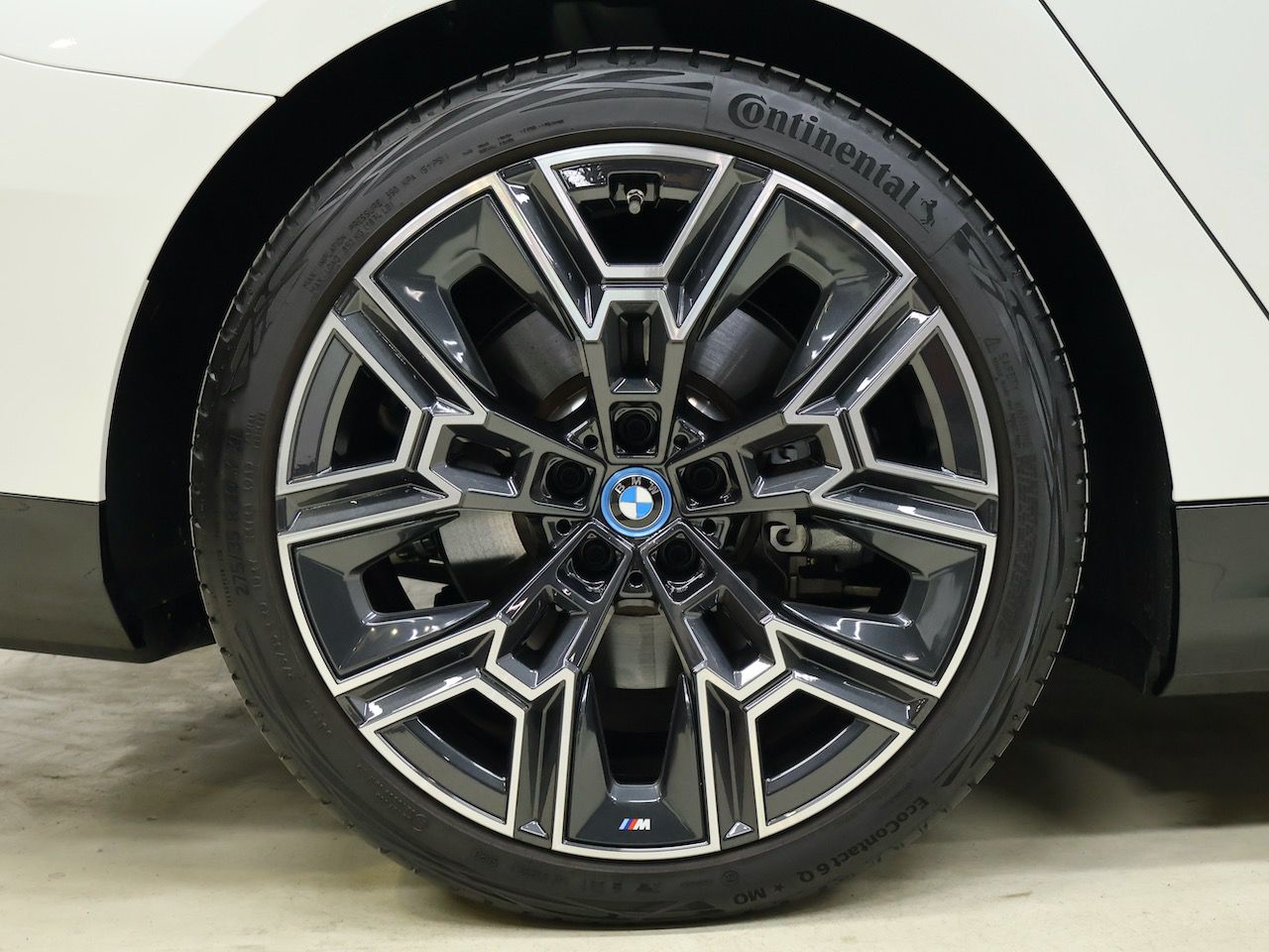 BMW i5 eDrive40 M Sport RHD