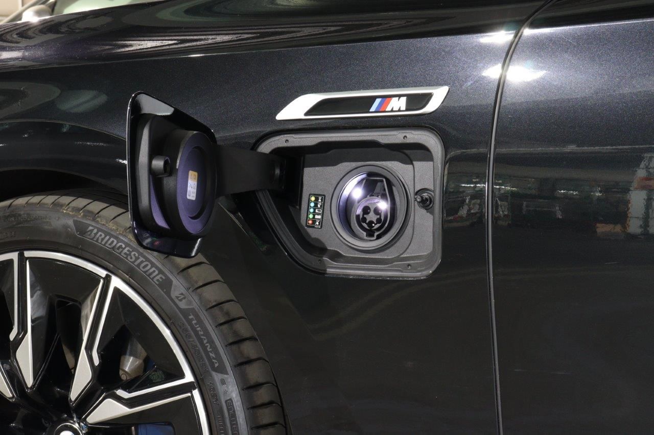 BMW i7 M70 xDrive Sedan RHD