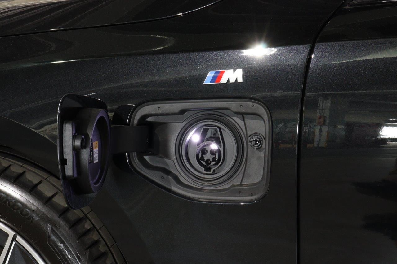 BMW i5 eDrive40 M Sport RHD
