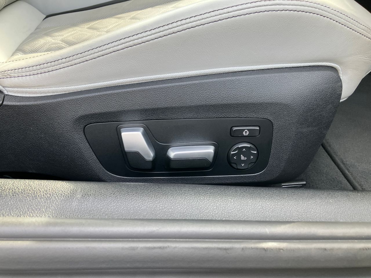 F91 M8 Competition Convertible S63 4.4i