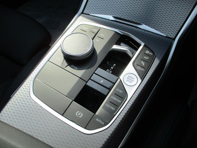 320d xDrive Berline RHD