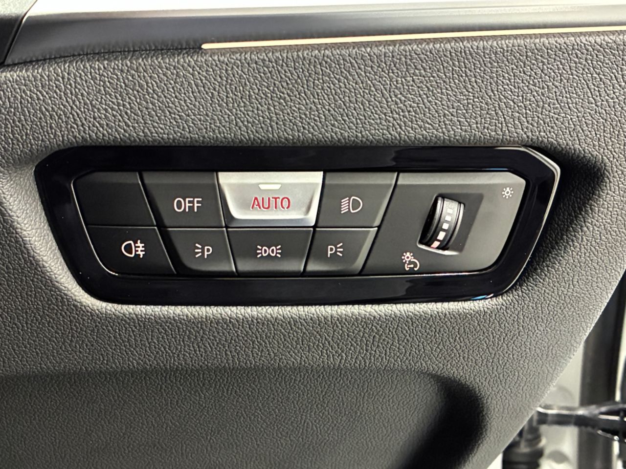 320d xDrive Berline RHD