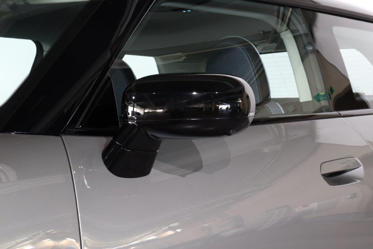 J01 MINI Cooper SE