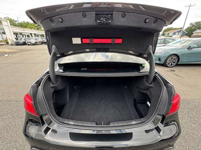 320D SEDAN RHD