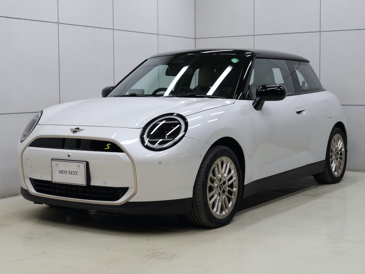 J01 MINI Cooper SE
