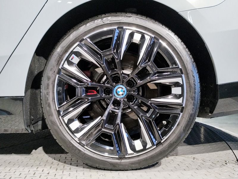 BMW i5 M60 xDrive Sedan RHD