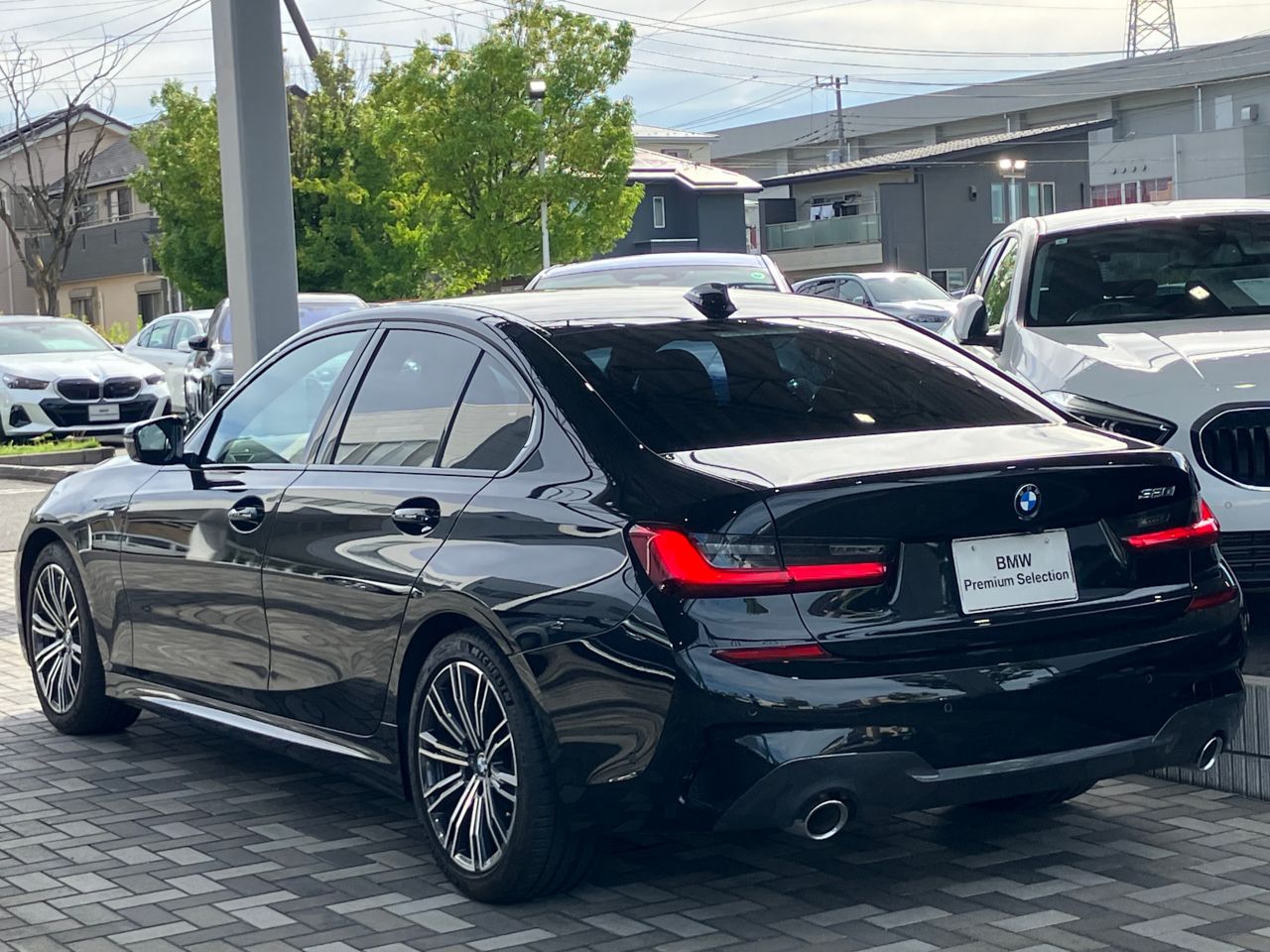 320i Sedan RHD
