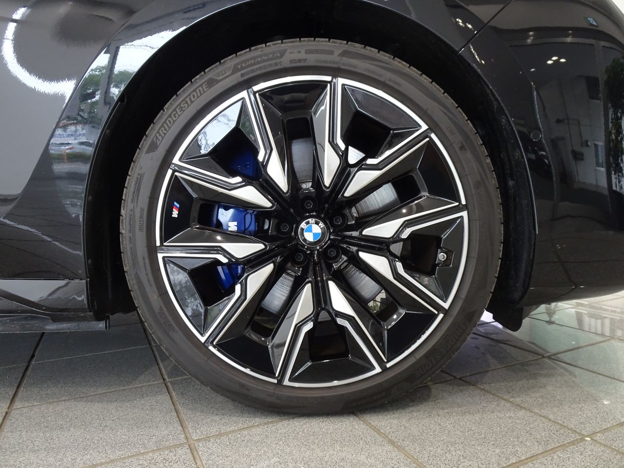 BMW i7 M70 xDrive Sedan RHD