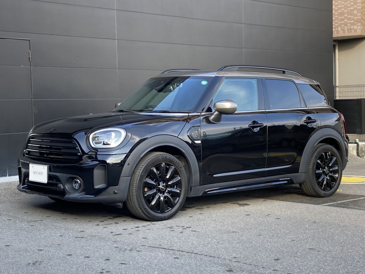 MINI COOPER D CROSSOVER SHADOW EDITION.