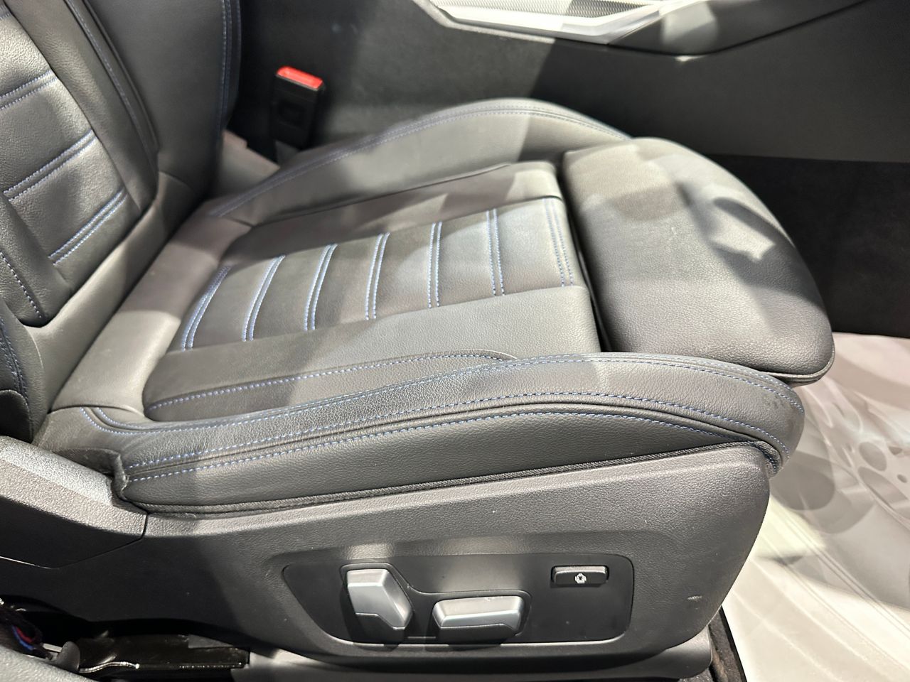 G20 320d xDrive RHD Saloon