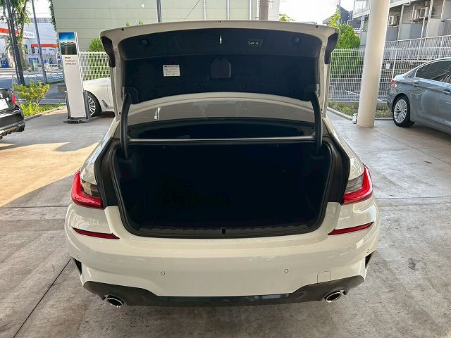 G20 320d xDrive RHD Saloon