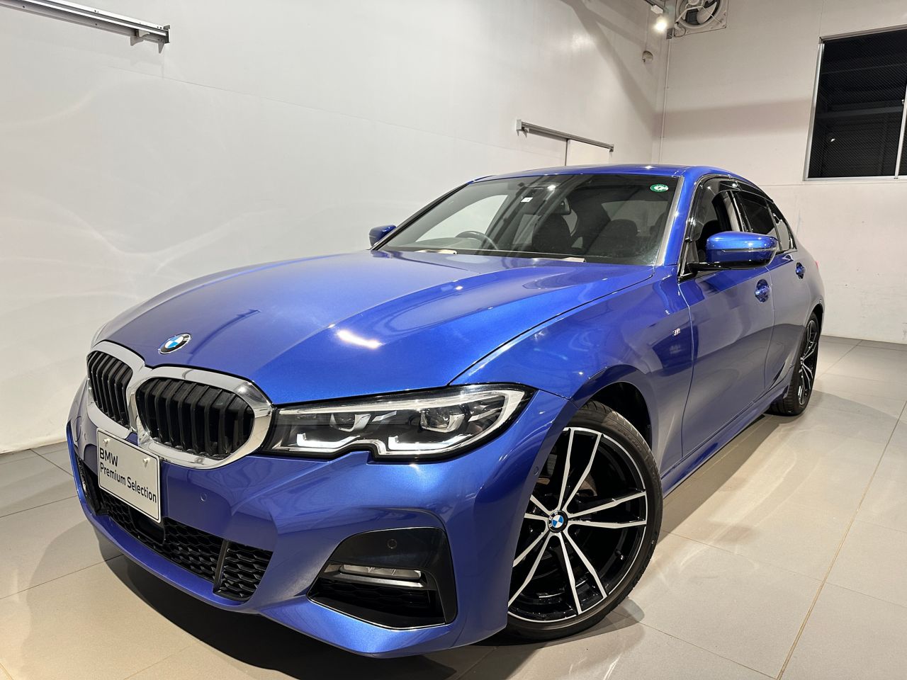320i Sedan RHD